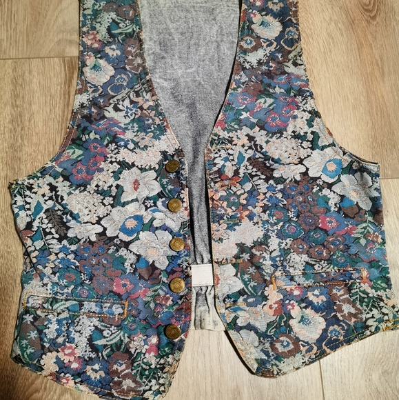 Cute Vintage Floral Print Acid Wash Vest - Picture 1 of 4